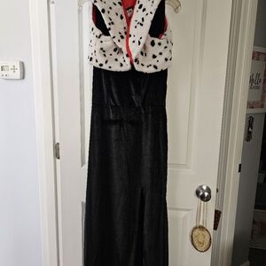 Cruella Costume Spirit Black Garment with White Label